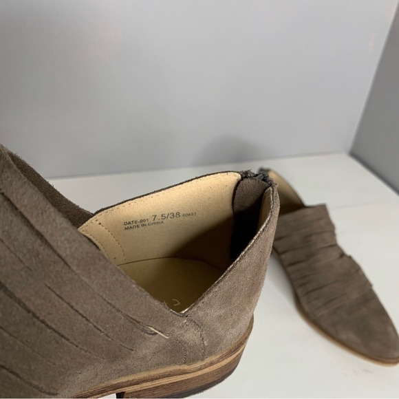 Chinese‎ Laundry Danika leather suede bootie flat in taupe color. Size 7.5 - Picture 8 of 8
